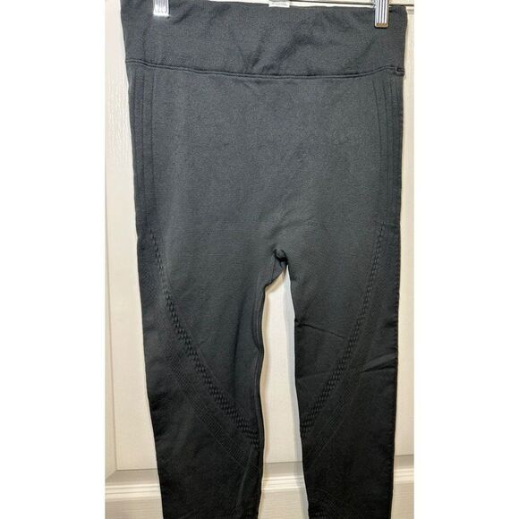 Fabletics Perforated High Waisted Leggings.. Seamless🩶 Charcoal Gray Size M - Picture 6 of 12